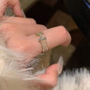 1 Piece : Chic Khaki Women's Ring : “H”